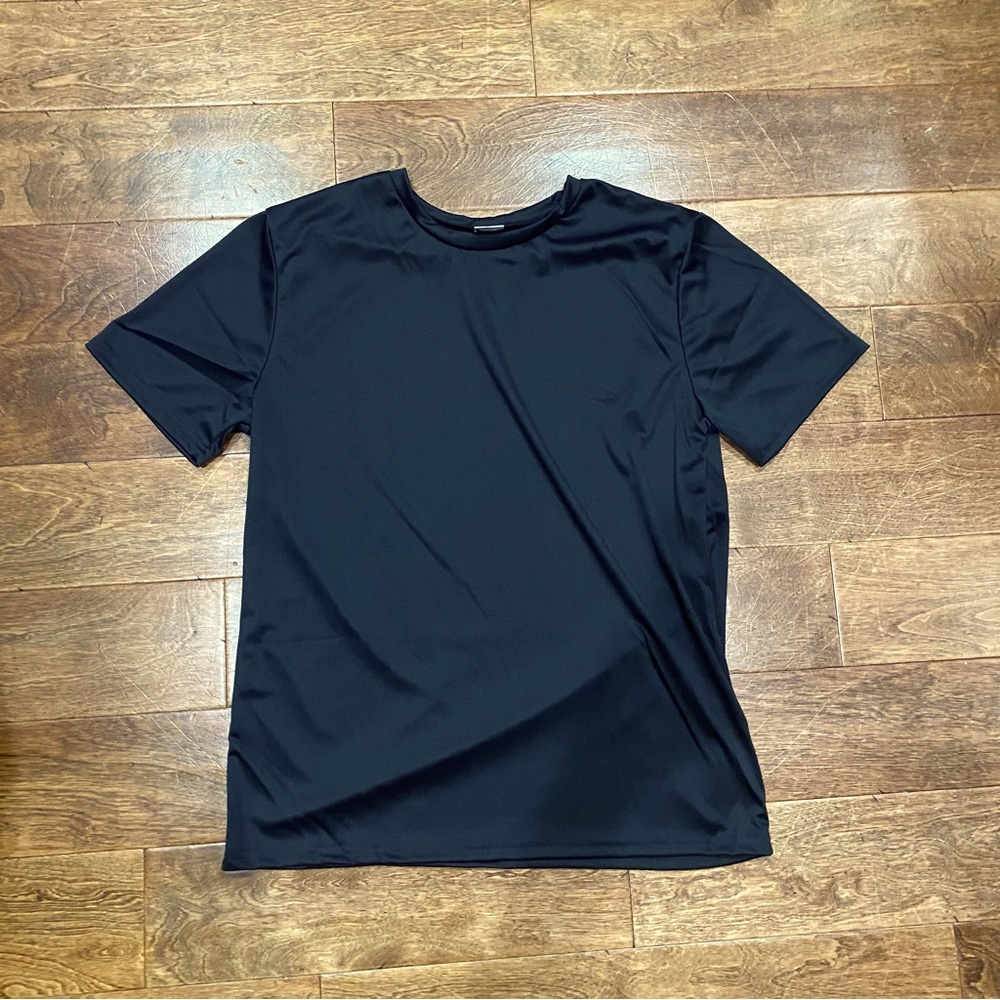 NWOT mens T-shirt